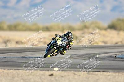 media/Dec-07-2025-CVMA (Sun) [[3e7d2de5dc]]/Race 18-Formula Twins-Formula 40 UL/